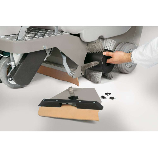 Подметальная машина с сиденьем для оператора Comac CS 60 B